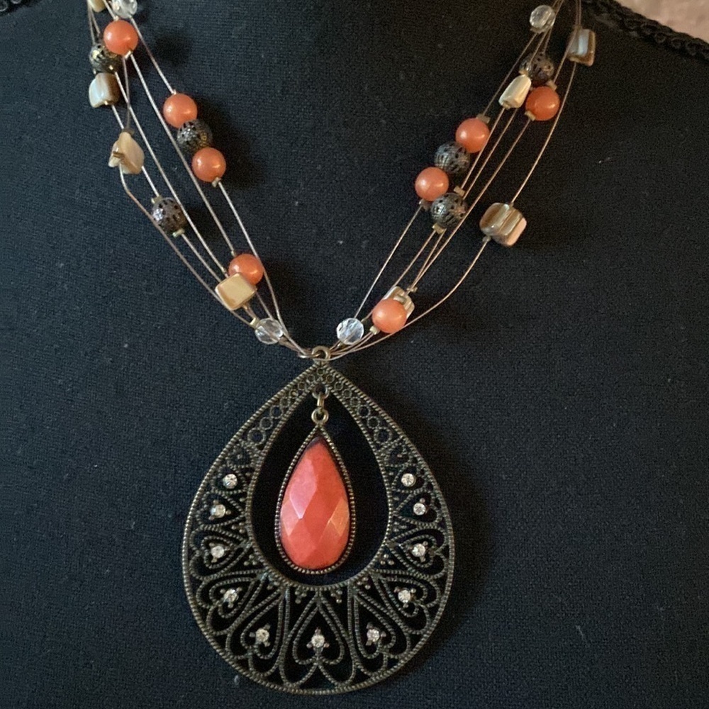 Necklace EUC - Picture 2 of 3